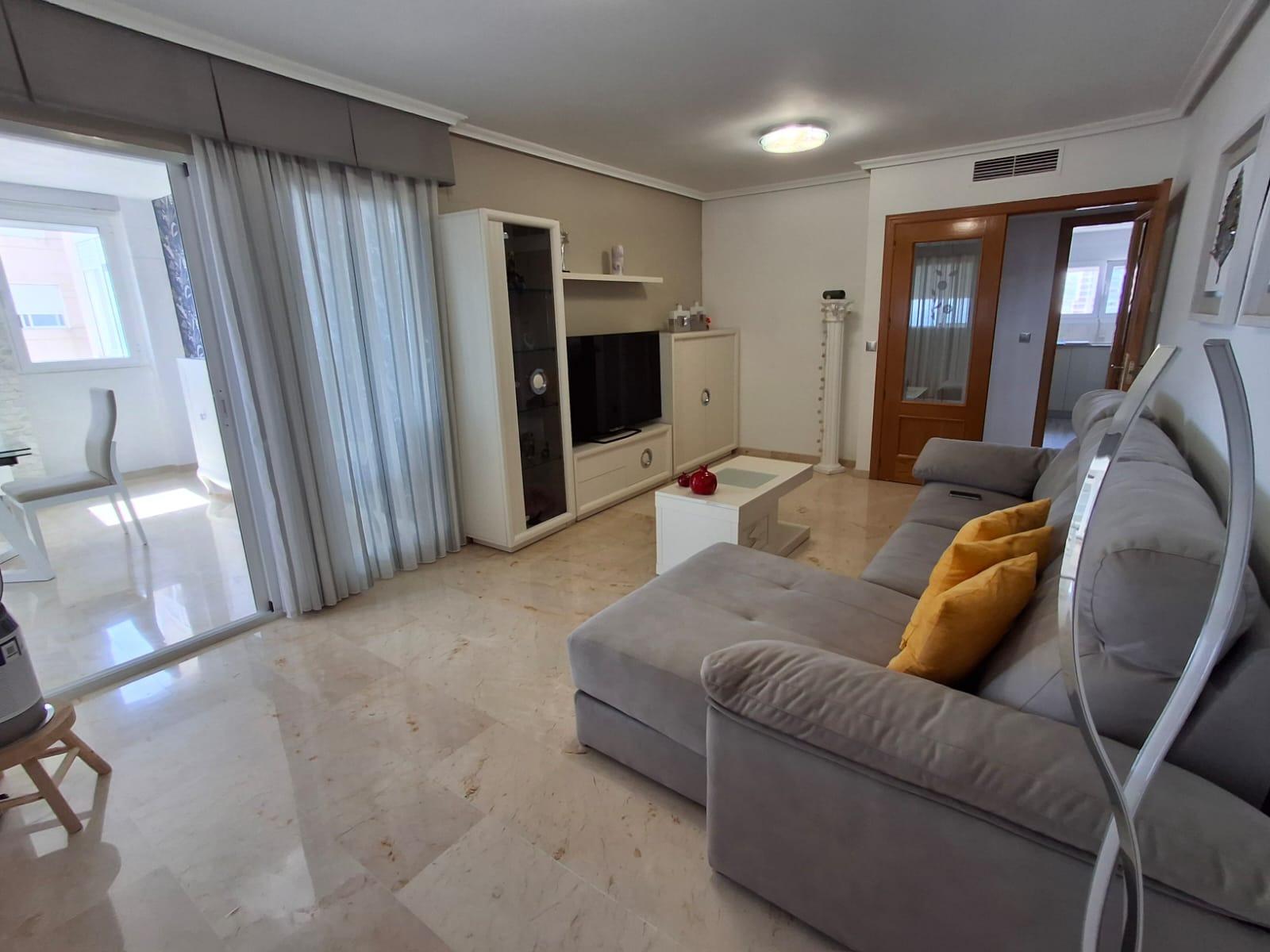 Apartamentos con impresionantes vistas al mar y a las montañas en Benidorm