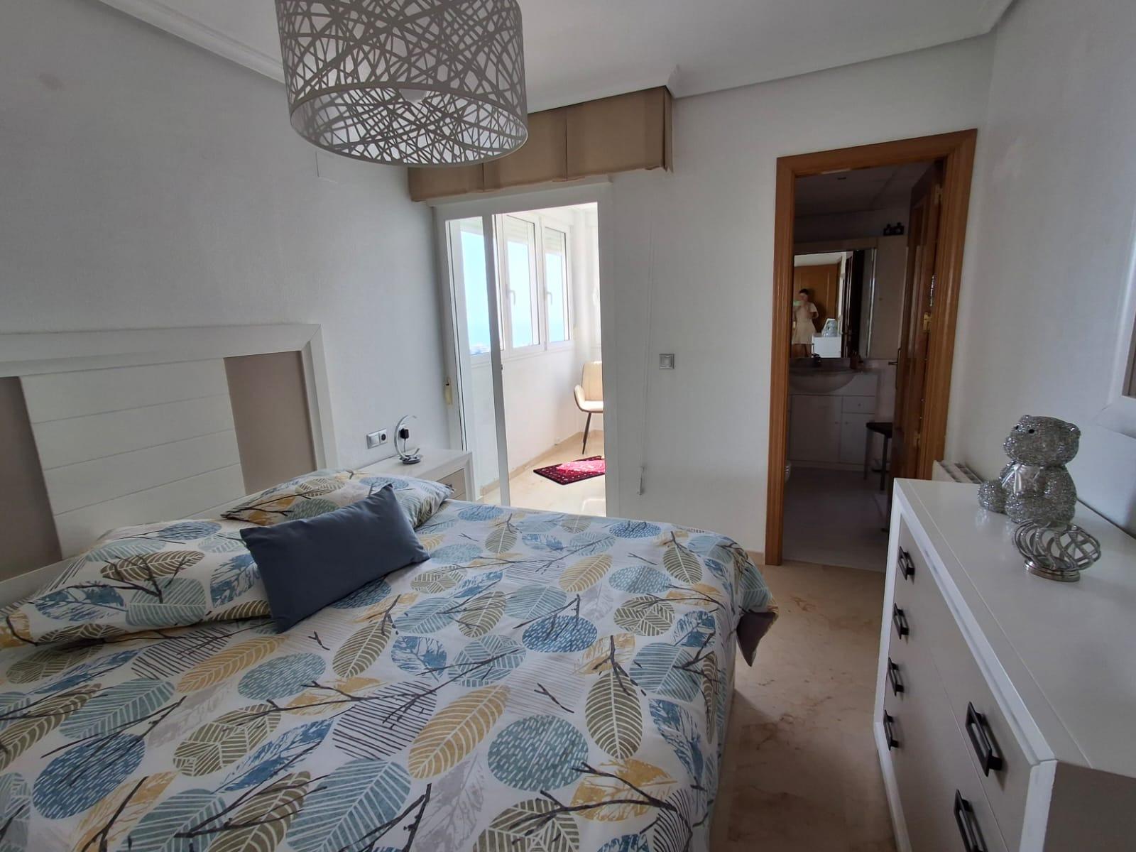 Apartamentos con impresionantes vistas al mar y a las montañas en Benidorm