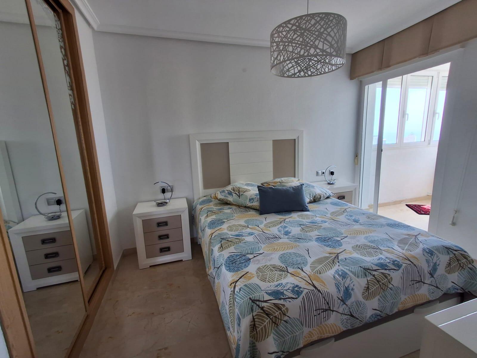Apartamentos con impresionantes vistas al mar y a las montañas en Benidorm