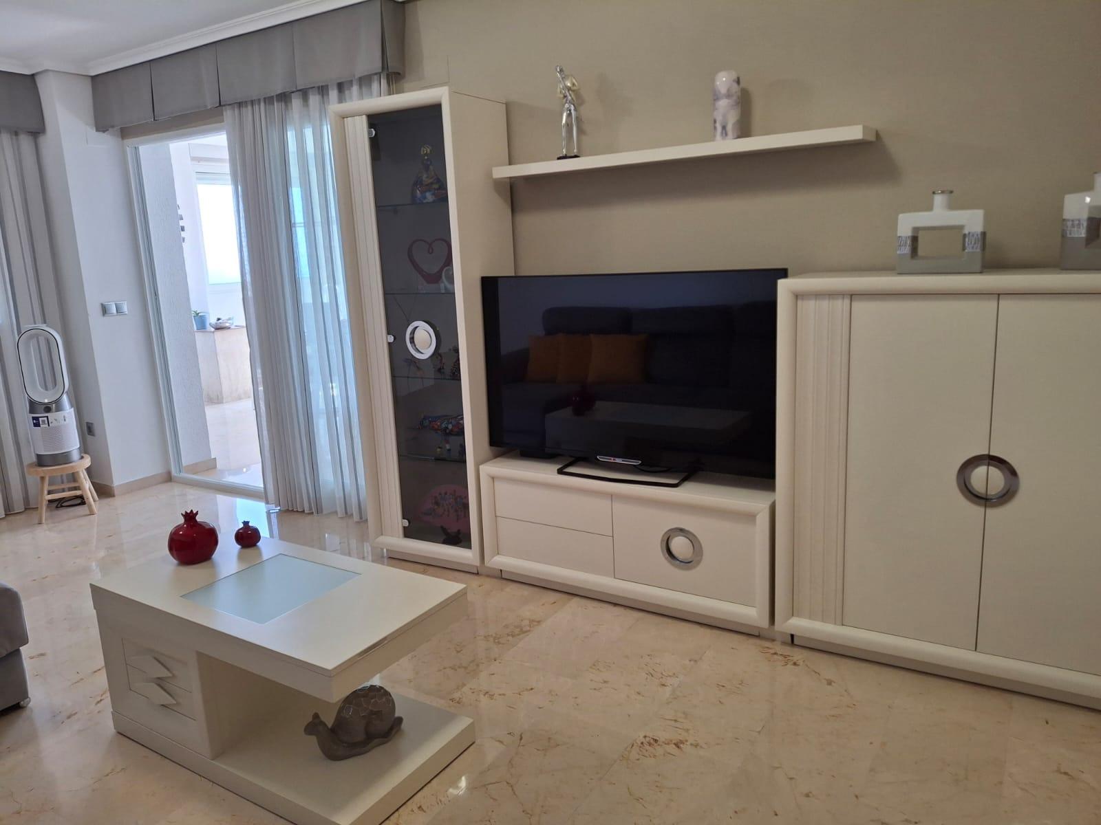 Apartamentos con impresionantes vistas al mar y a las montañas en Benidorm
