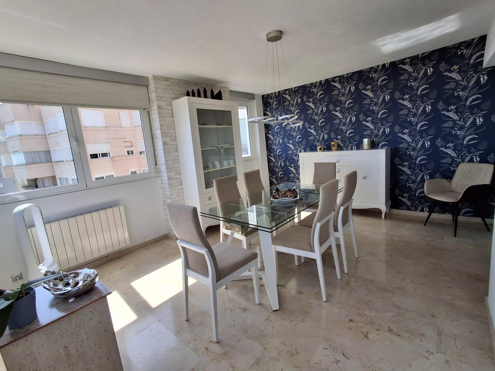 Apartamentos con impresionantes vistas al mar y a las montañas en Benidorm