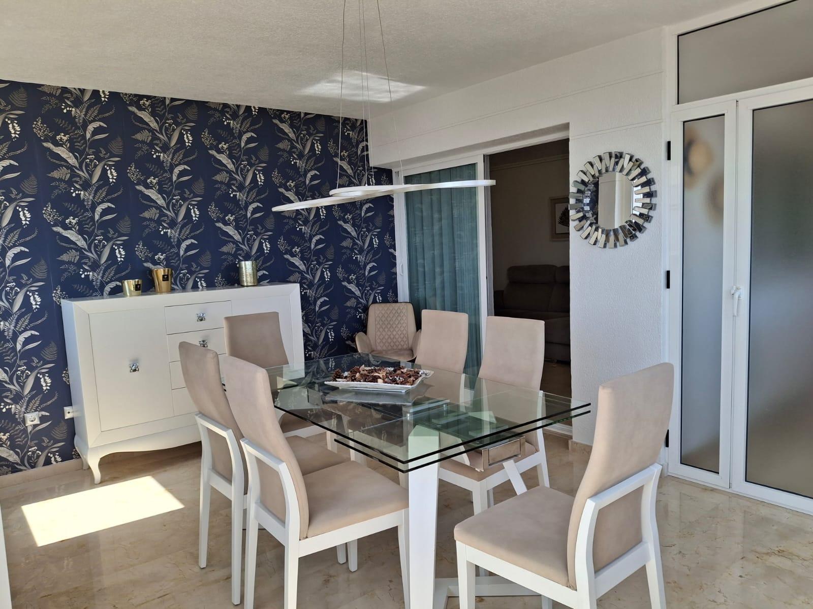 Apartamentos con impresionantes vistas al mar y a las montañas en Benidorm