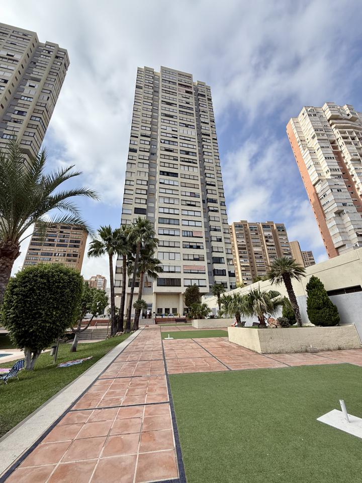 Apartamento de esquina totalmente reformado en Benidorm – Zona Juzgados
