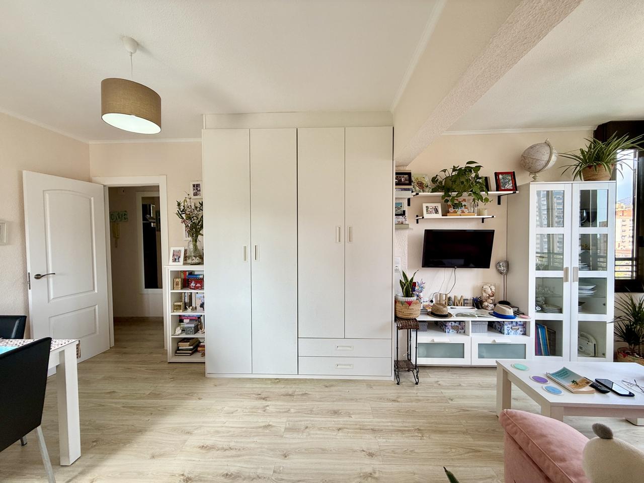 Apartamento de esquina totalmente reformado en Benidorm – Zona Juzgados