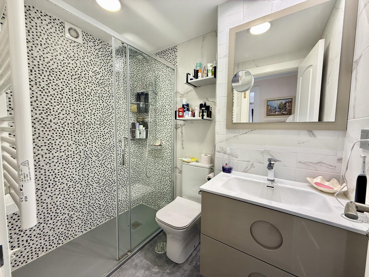Apartamento de esquina totalmente reformado en Benidorm – Zona Juzgados