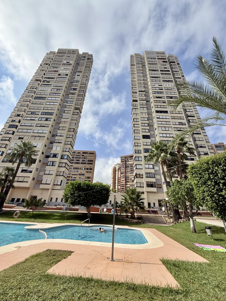 Apartamento de esquina totalmente reformado en Benidorm – Zona Juzgados