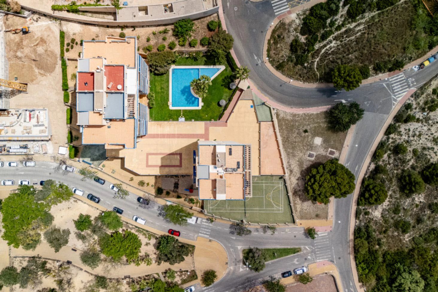 Ático Dúplex de Ensueño en Calpe: Un Balcón Privado al Mediterráneo