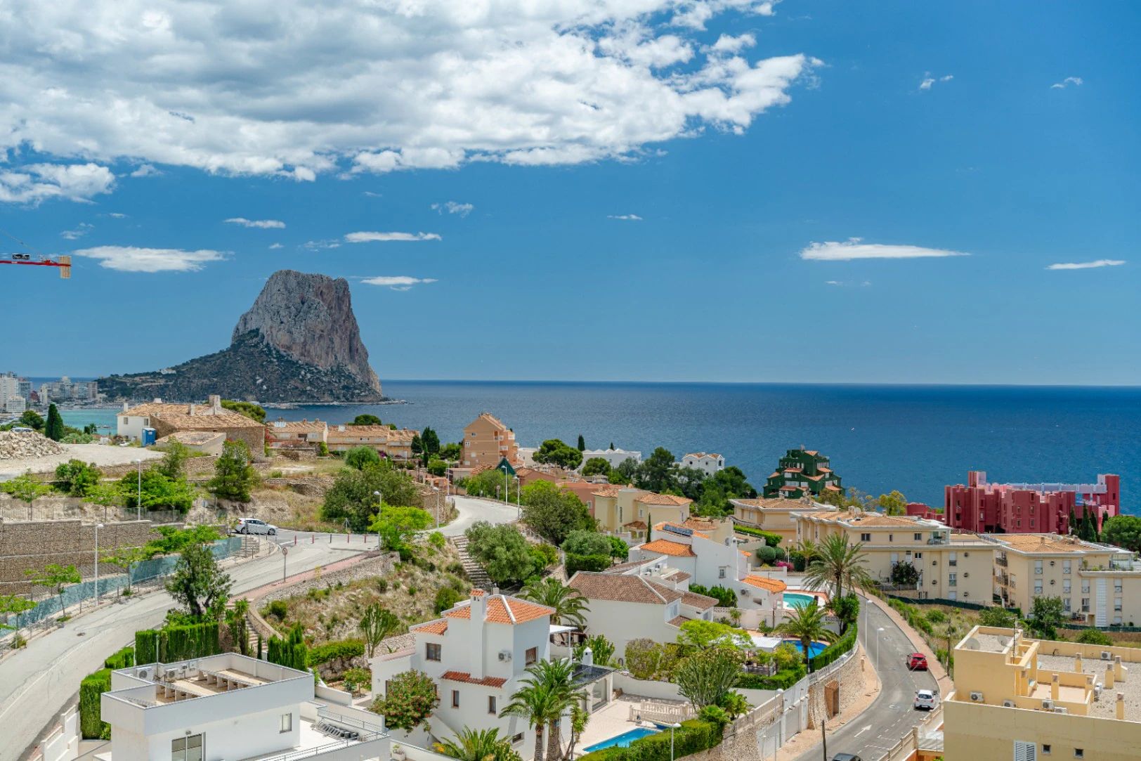Ático Dúplex de Ensueño en Calpe: Un Balcón Privado al Mediterráneo