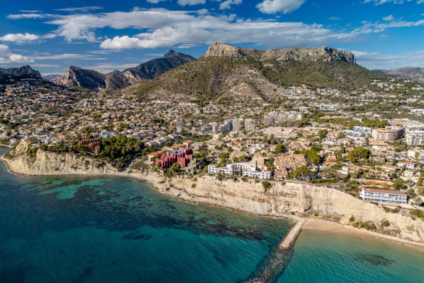 Ático Dúplex de Ensueño en Calpe: Un Balcón Privado al Mediterráneo