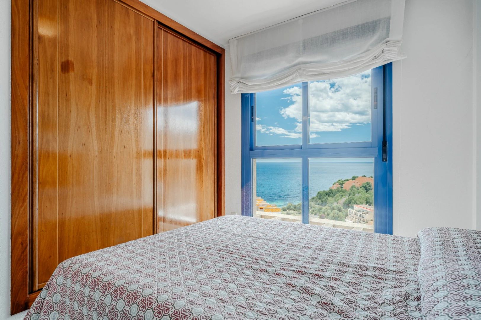 Ático Dúplex de Ensueño en Calpe: Un Balcón Privado al Mediterráneo