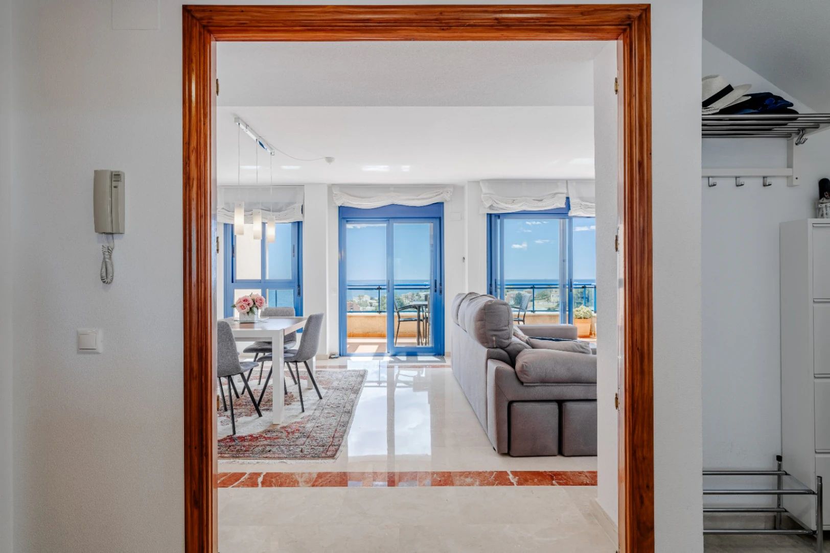 Ático Dúplex de Ensueño en Calpe: Un Balcón Privado al Mediterráneo