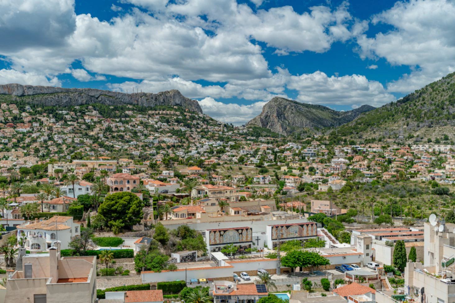 Ático Dúplex de Ensueño en Calpe: Un Balcón Privado al Mediterráneo
