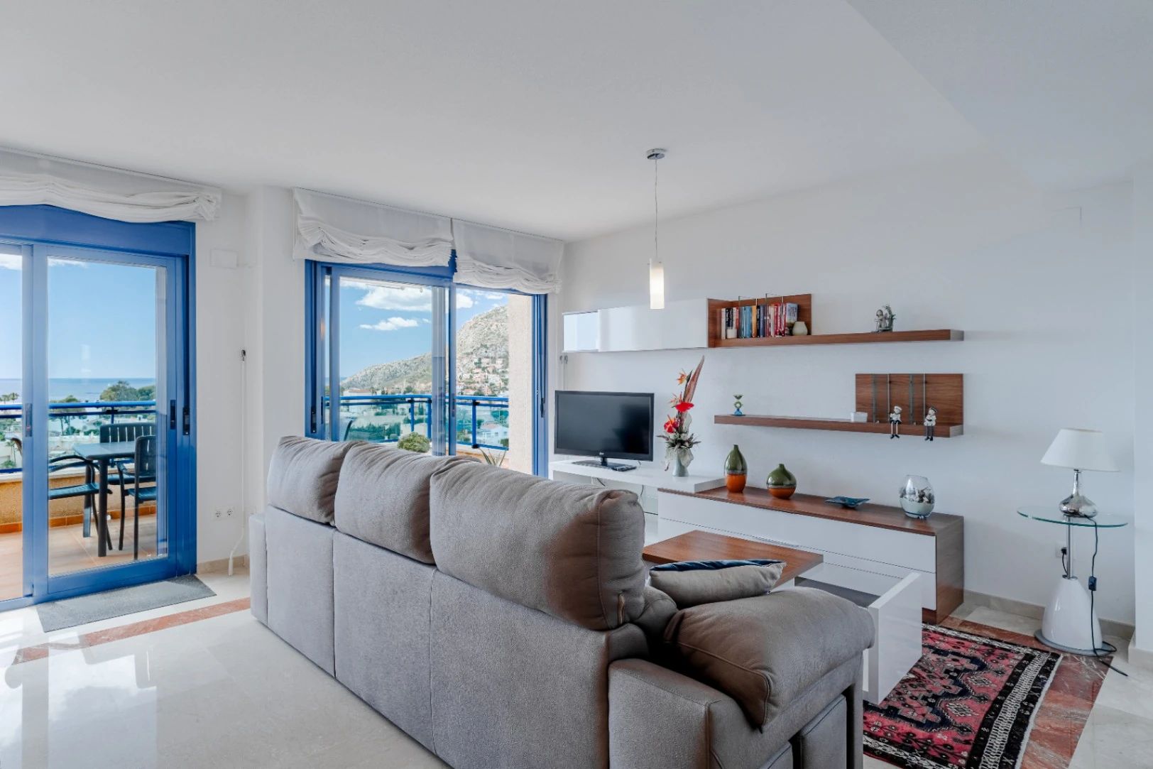 Ático Dúplex de Ensueño en Calpe: Un Balcón Privado al Mediterráneo