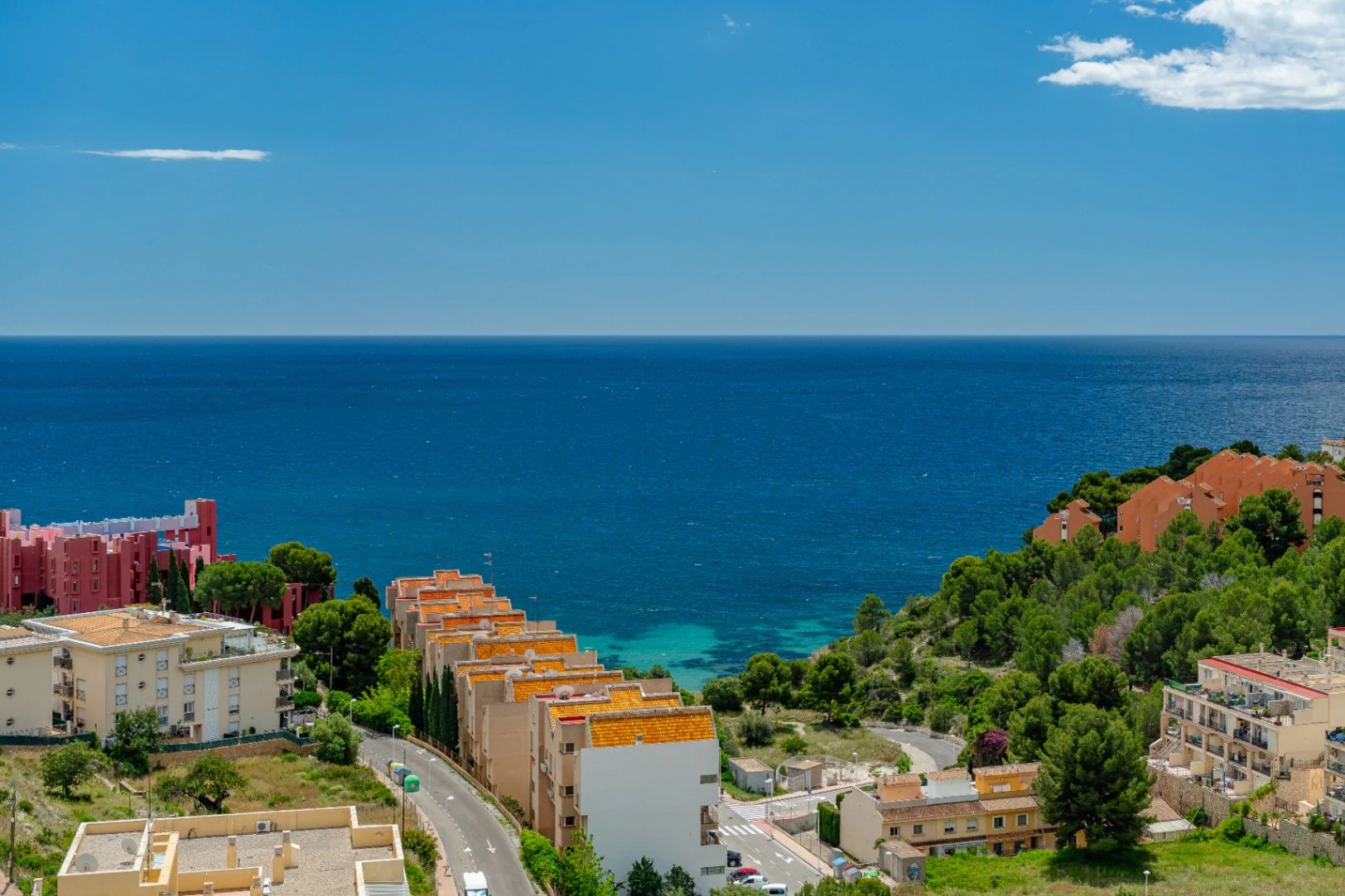 Ático Dúplex de Ensueño en Calpe: Un Balcón Privado al Mediterráneo