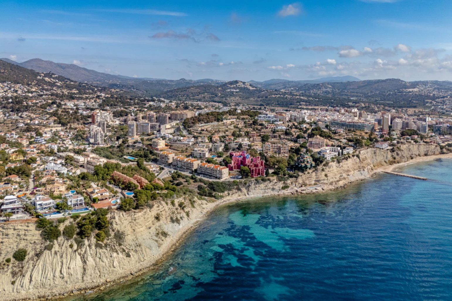 Ático Dúplex de Ensueño en Calpe: Un Balcón Privado al Mediterráneo