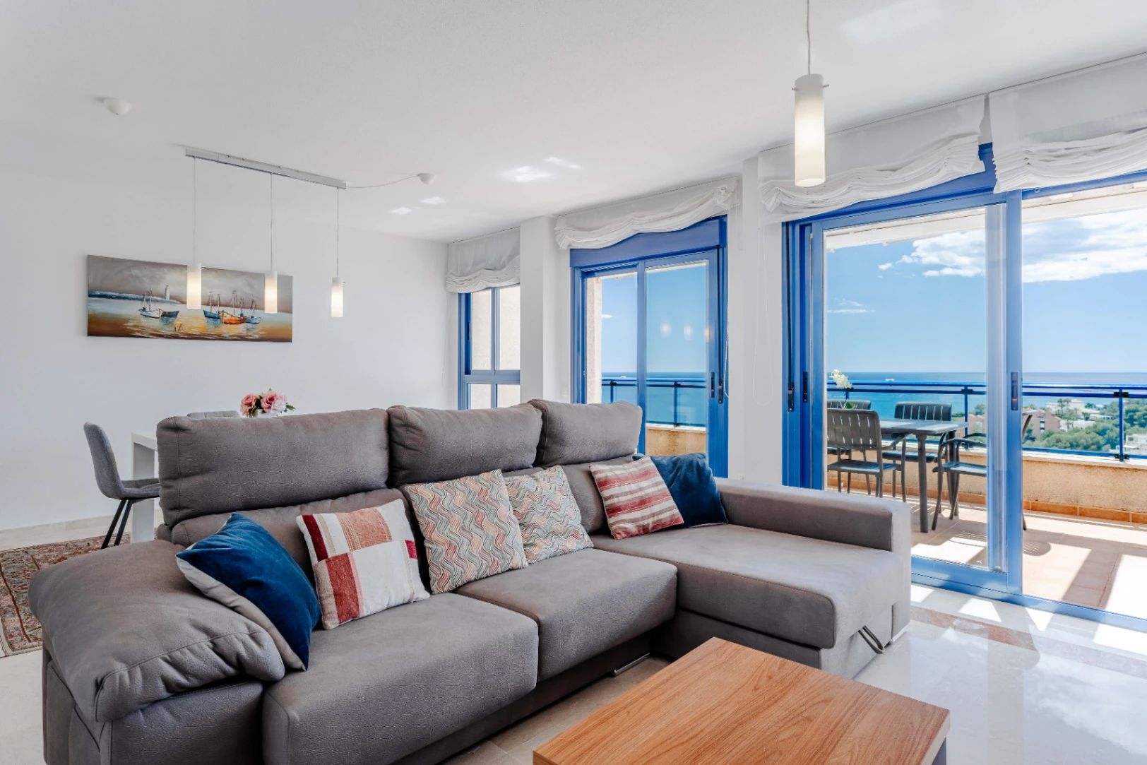 Ático Dúplex de Ensueño en Calpe: Un Balcón Privado al Mediterráneo