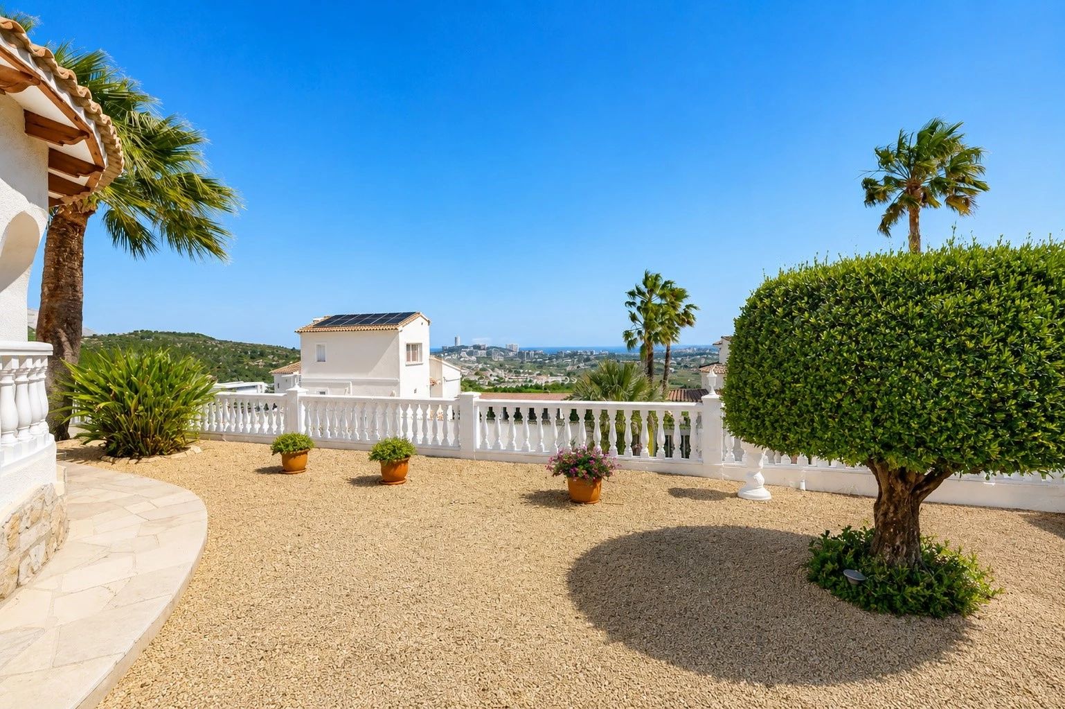 Vistas al mar y vivienda en una sola planta en Los Molinos, que es muy codiciado en Benitachell.