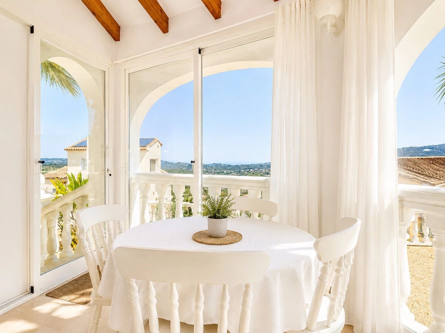 Vistas al mar y vivienda en una sola planta en Los Molinos, que es muy codiciado en Benitachell.