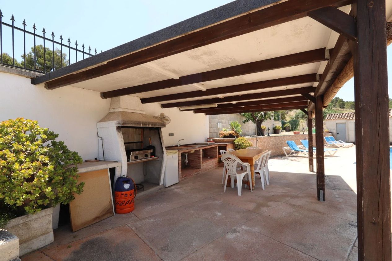 Casa de campo en Benissa con piscina y unas vistas impresionantes a las montañas