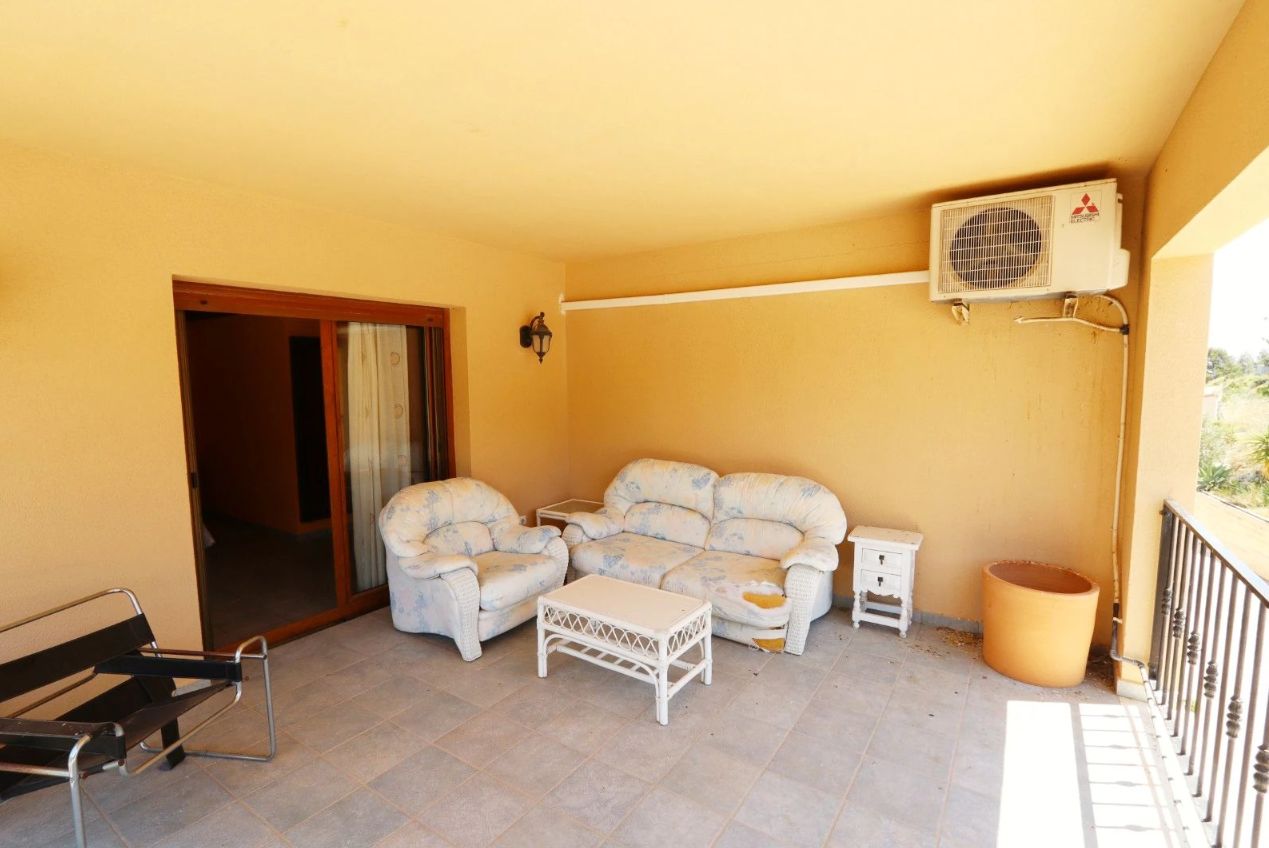 Casa de campo en Benissa con piscina y unas vistas impresionantes a las montañas