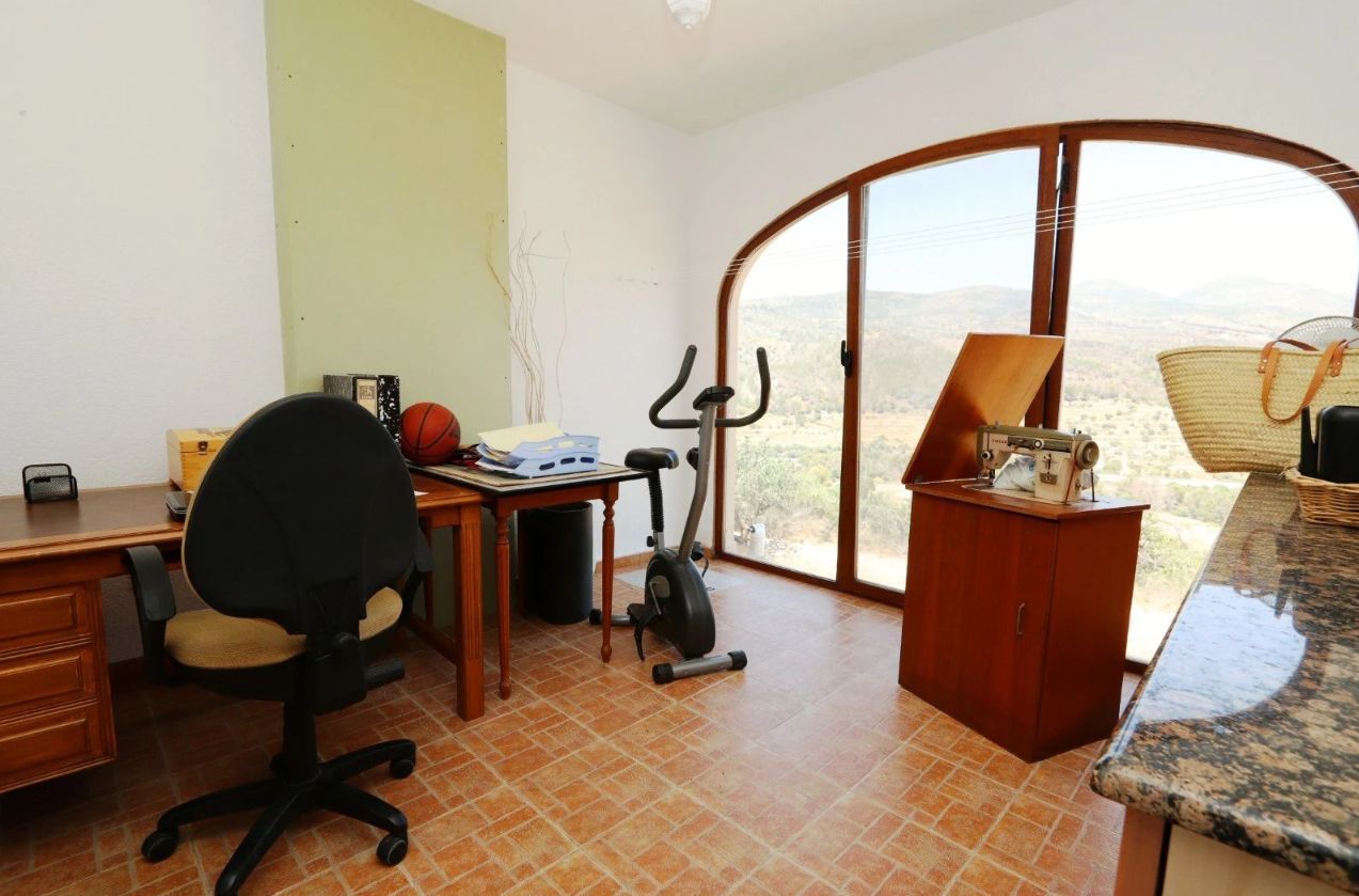 Casa de campo en Benissa con piscina y unas vistas impresionantes a las montañas