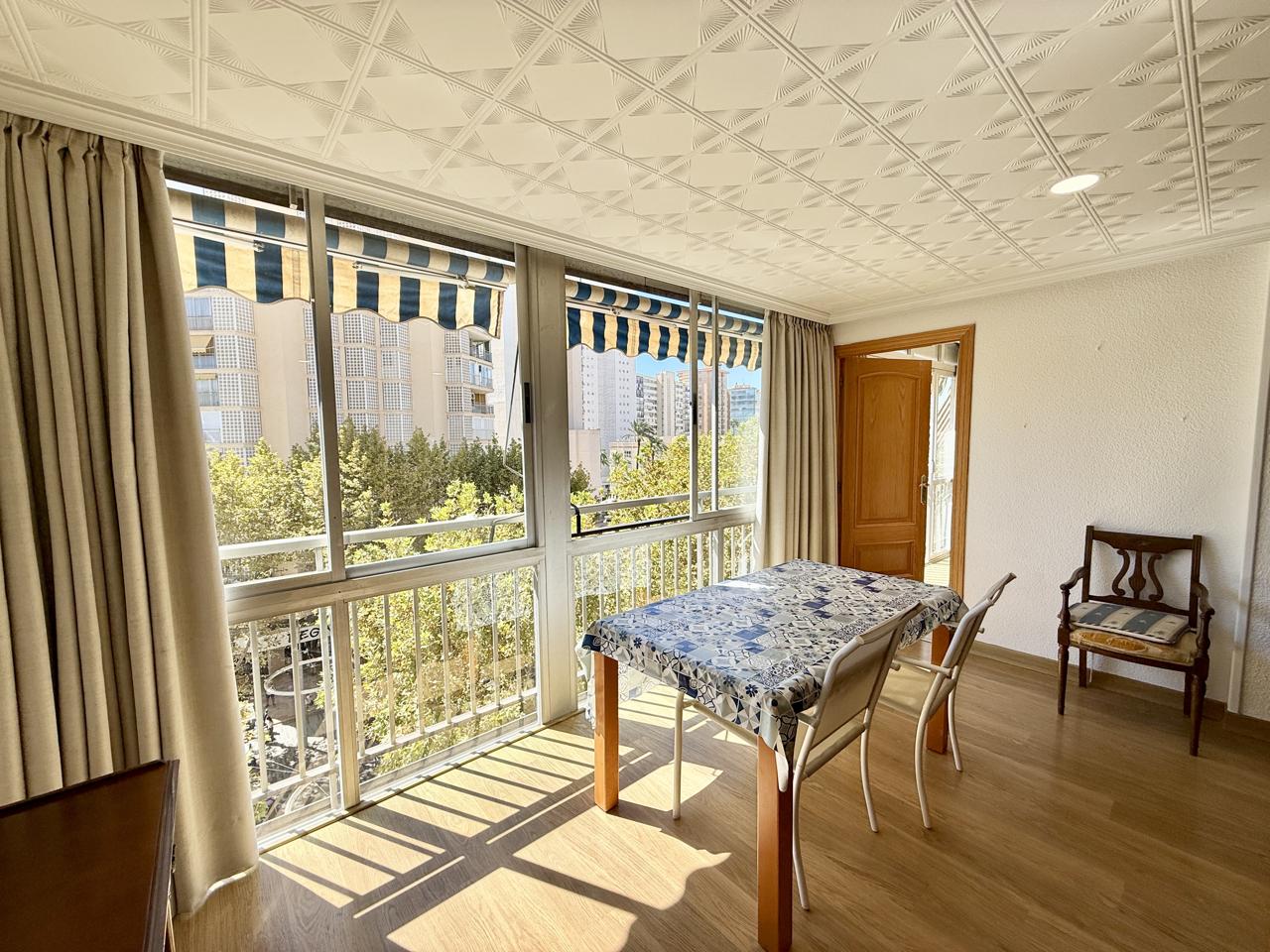 Piso en Benidorm con vistas al mar – 2ª línea de Playa de Levante