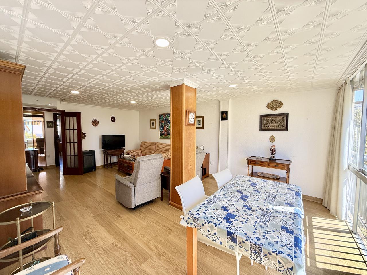 Piso en Benidorm con vistas al mar – 2ª línea de Playa de Levante