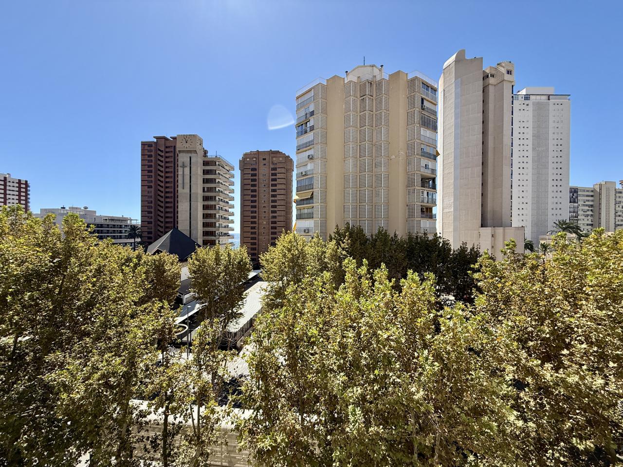 Piso en Benidorm con vistas al mar – 2ª línea de Playa de Levante