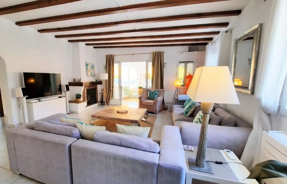 Villa en Moraira con vistas al mar