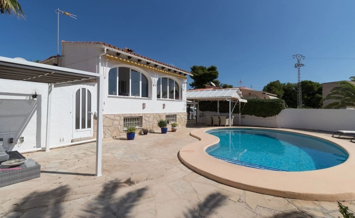 Villa en Moraira con vistas al mar