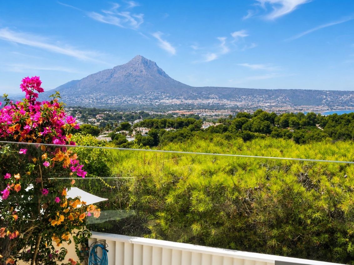Villa de estilo mediterráneo con impresionantes vistas panorámicas en Jávea