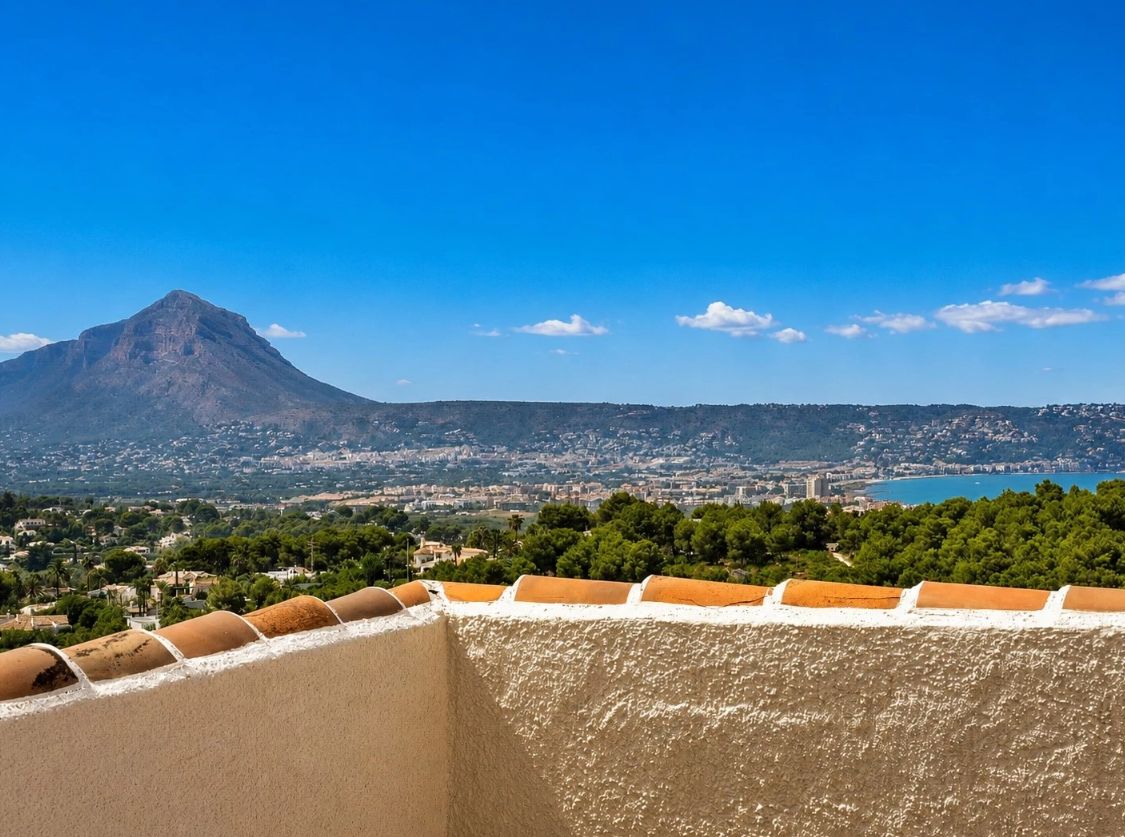 Villa de estilo mediterráneo con impresionantes vistas panorámicas en Jávea