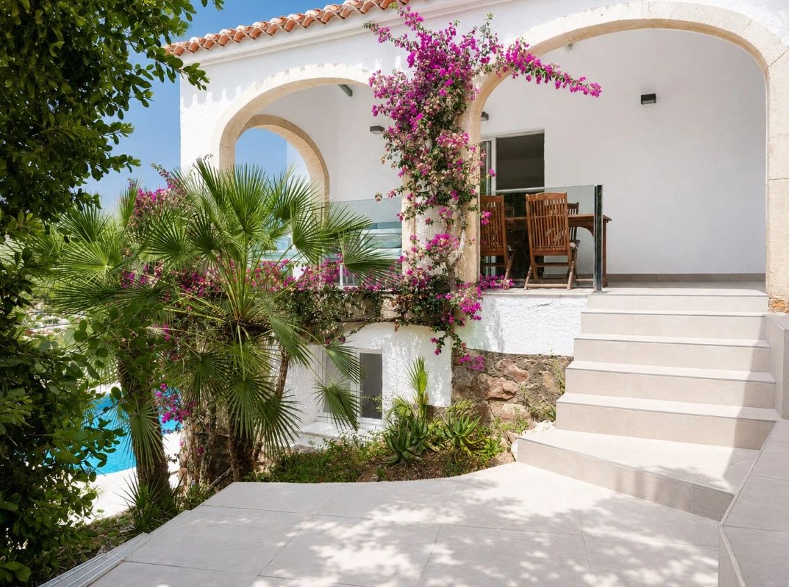 Villa de estilo mediterráneo con impresionantes vistas panorámicas en Jávea
