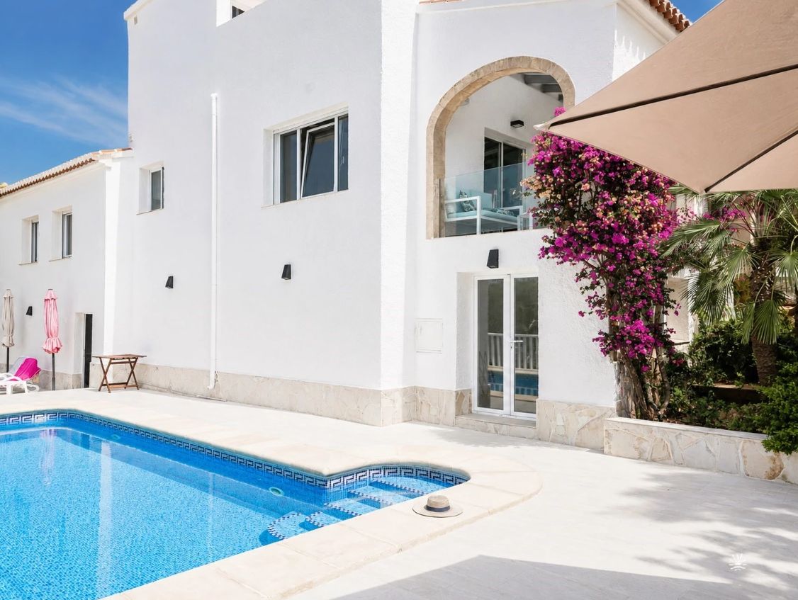 Villa de estilo mediterráneo con impresionantes vistas panorámicas en Jávea