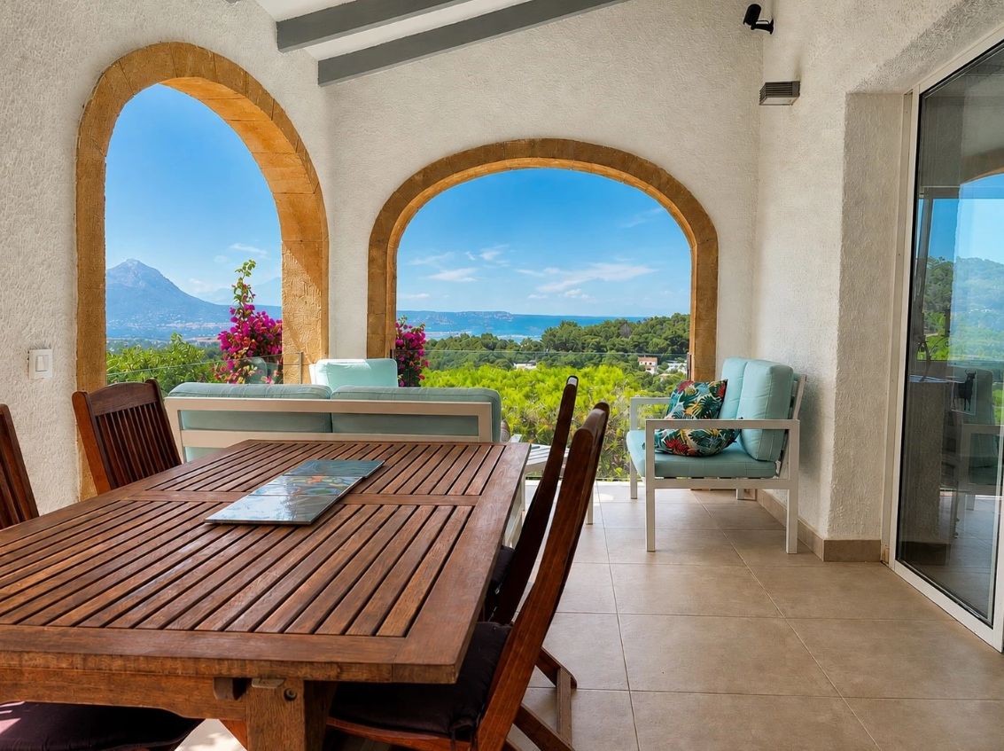 Villa de estilo mediterráneo con impresionantes vistas panorámicas en Jávea