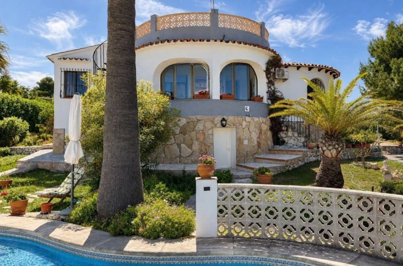 Villa with sea views in Jávea