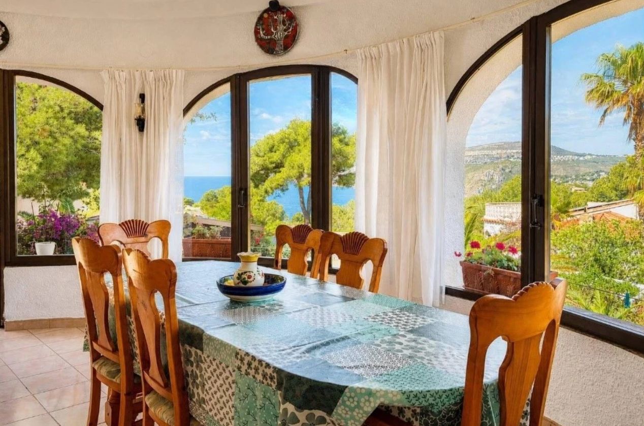 Villa with sea views in Jávea