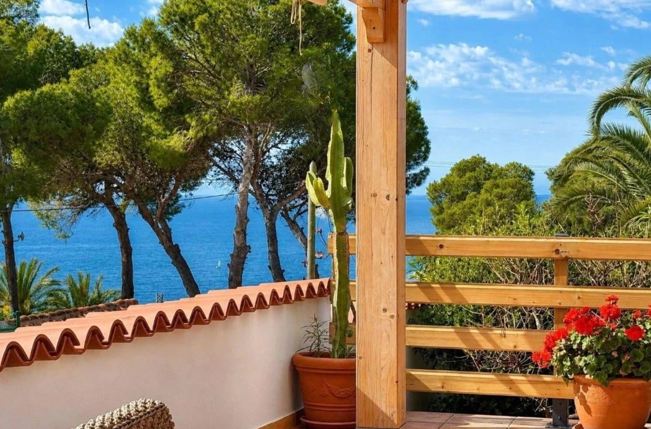 Villa with sea views in Jávea