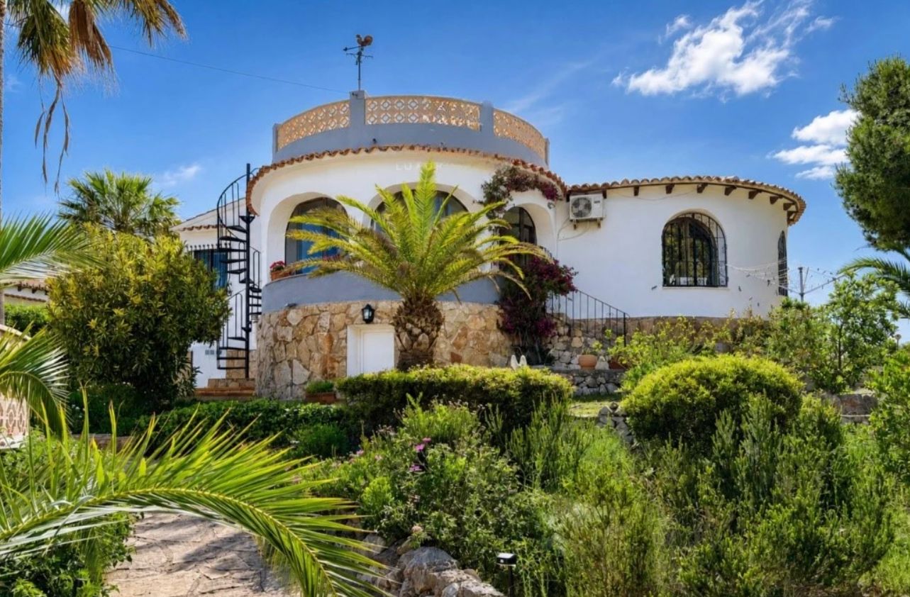 Villa with sea views in Jávea