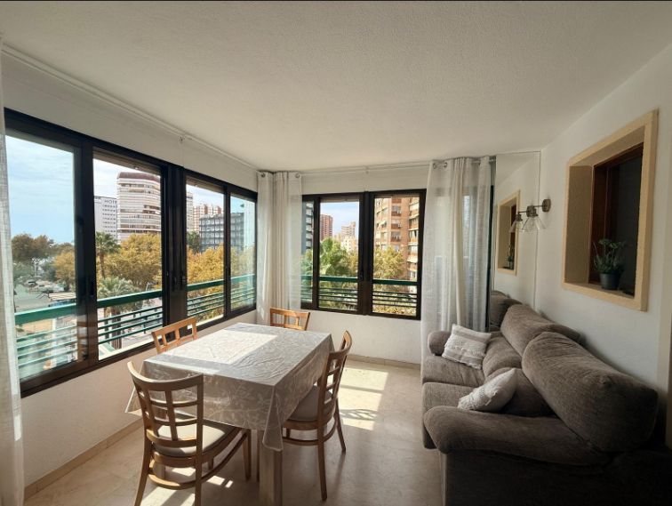 Apartamenty w Benidormie nad morzem.
