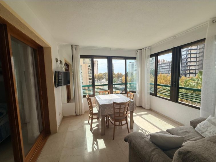 Apartamenty w Benidormie nad morzem.