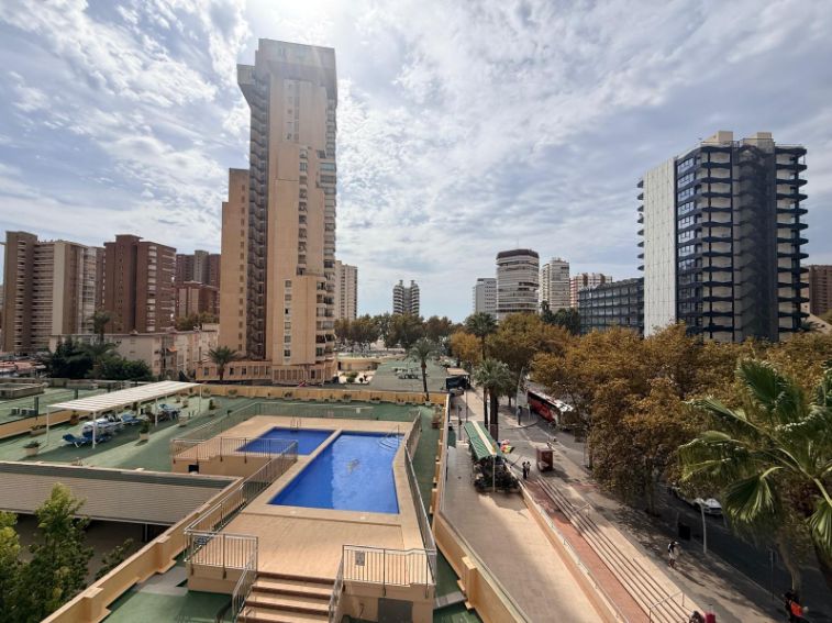 Apartamenty w Benidormie nad morzem.