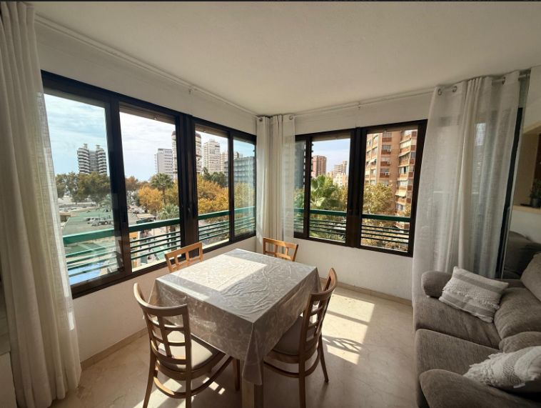 Apartamenty w Benidormie nad morzem.