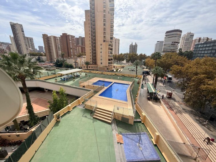 Apartamenty w Benidormie nad morzem.