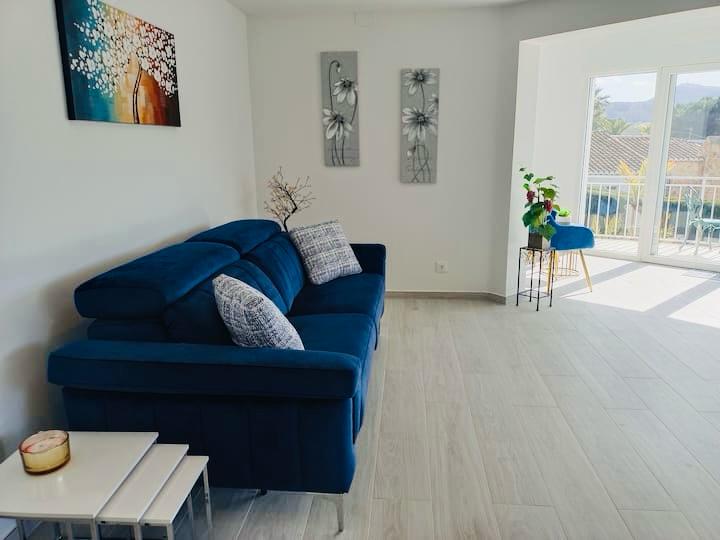 Villa rénovée avec vue panoramique et parcelle constructible supplémentaire à El Rafalet, Jávea