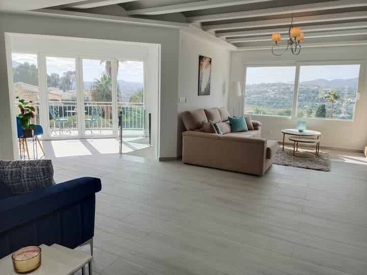 Villa rénovée avec vue panoramique et parcelle constructible supplémentaire à El Rafalet, Jávea