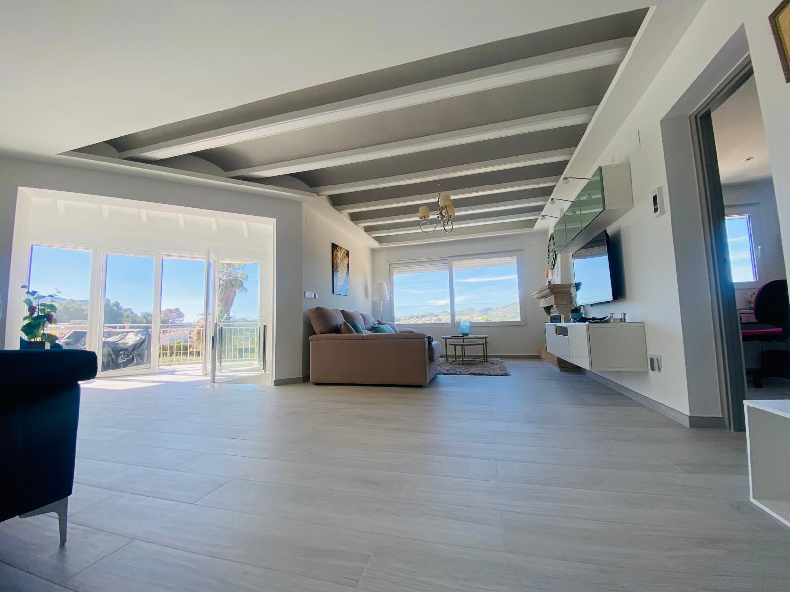 Villa rénovée avec vue panoramique et parcelle constructible supplémentaire à El Rafalet, Jávea