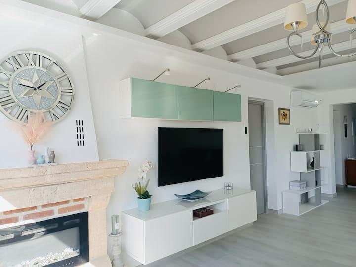 Villa rénovée avec vue panoramique et parcelle constructible supplémentaire à El Rafalet, Jávea