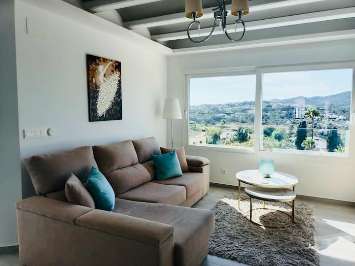 Villa rénovée avec vue panoramique et parcelle constructible supplémentaire à El Rafalet, Jávea
