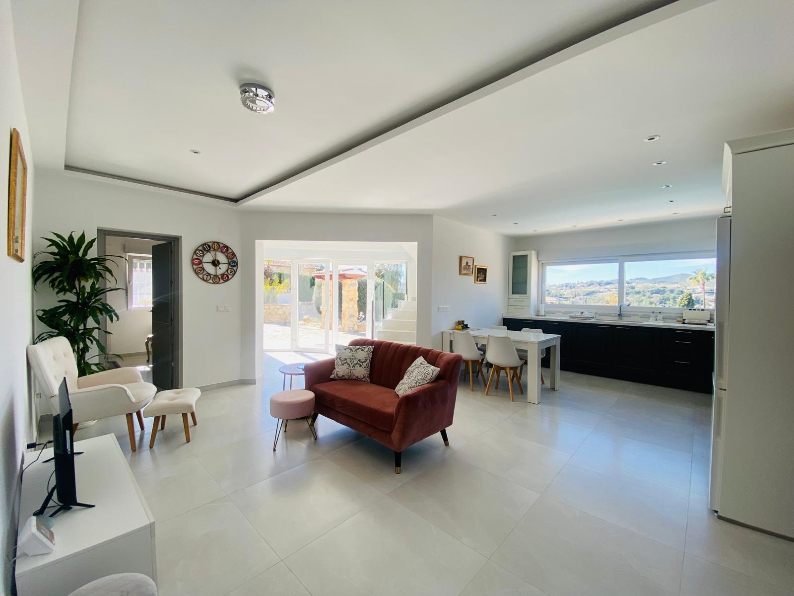 Villa rénovée avec vue panoramique et parcelle constructible supplémentaire à El Rafalet, Jávea